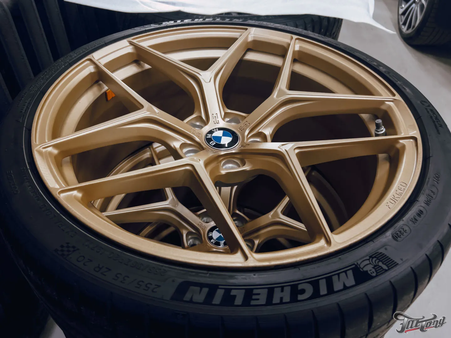 Фирменный шиномонтаж с адаптацией и балансировкой для BMW 5